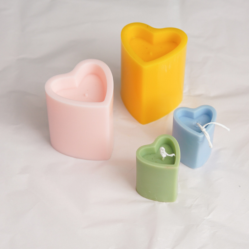 Description Picture 3 of itemMulti Size Acrylic Love Pillar Candle Mold Heart Shape Plastic Candle Making Set DIY Valentine's Day Gift Wedding Decor Souvenir