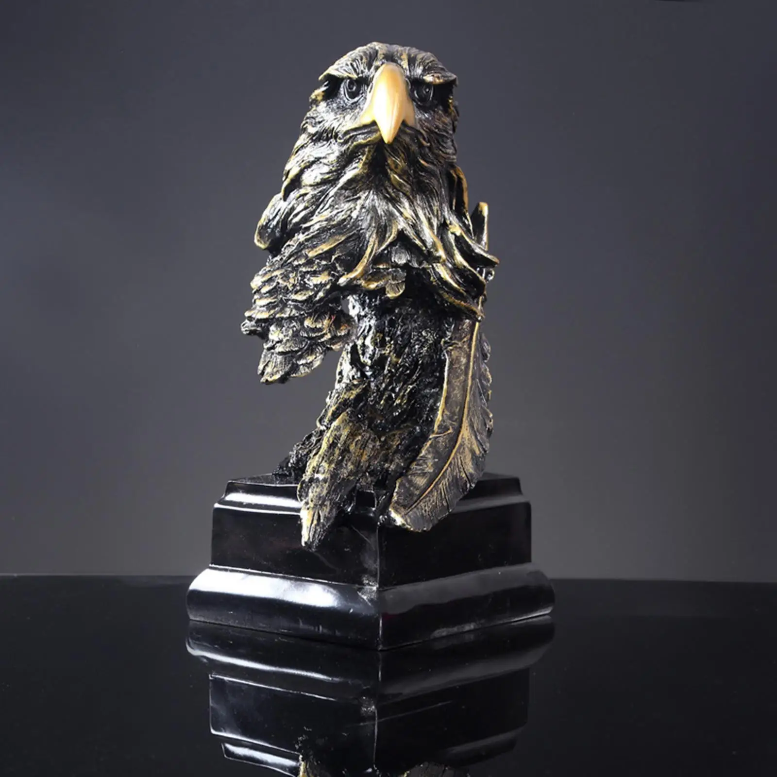 Creative Eagle Statue Collectable Resin Ornament for Wine Cabinet Home Dining Room