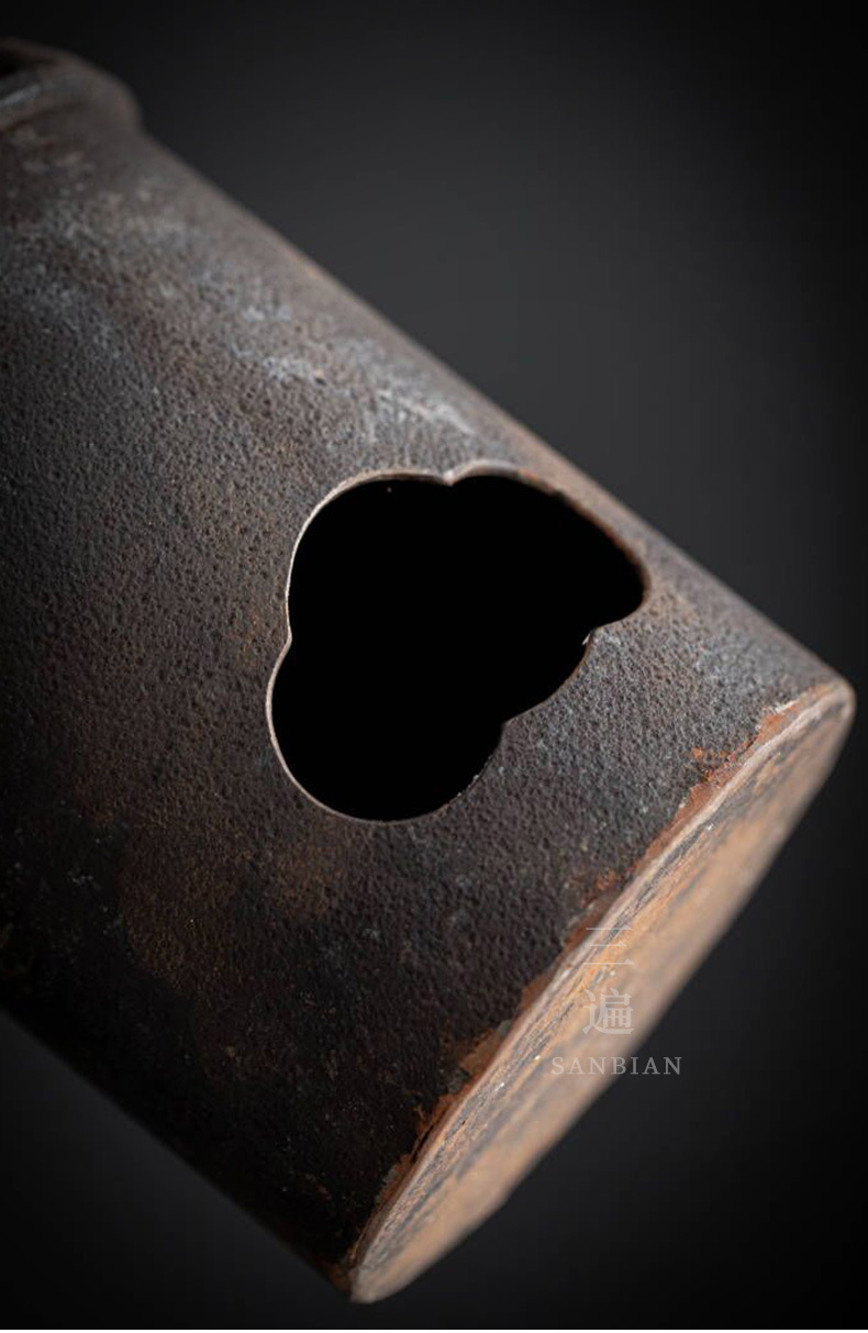 Ancient Iron-Round Simple Charcoal Stove_06.jpg
