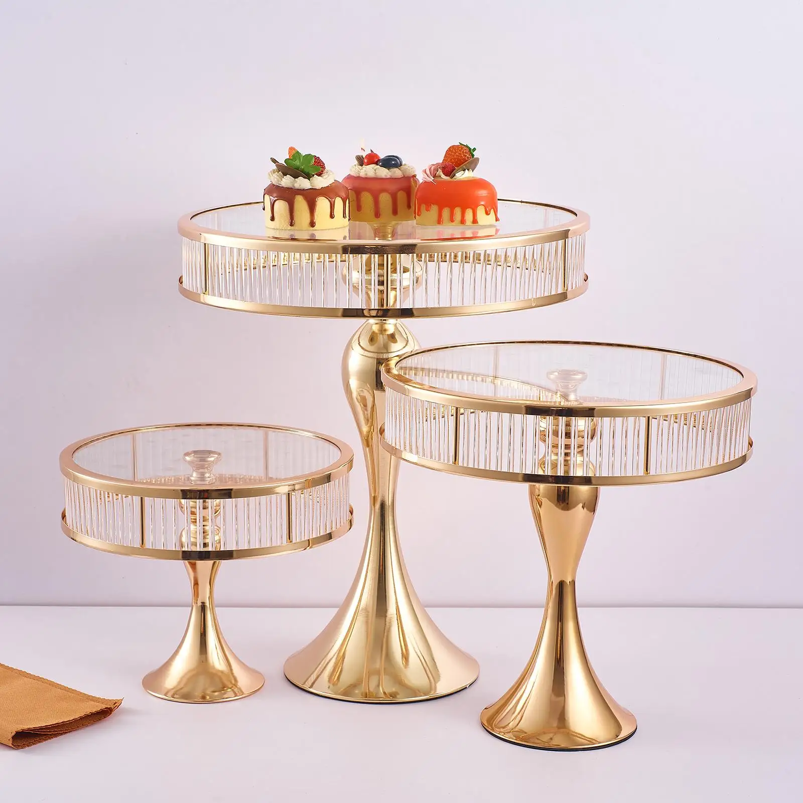 Gold Stand Vegetable Holder Light Luxury Cosmetics Storage Reusable Serving Tray for Fruit Wedding Kitchen Dessert Display