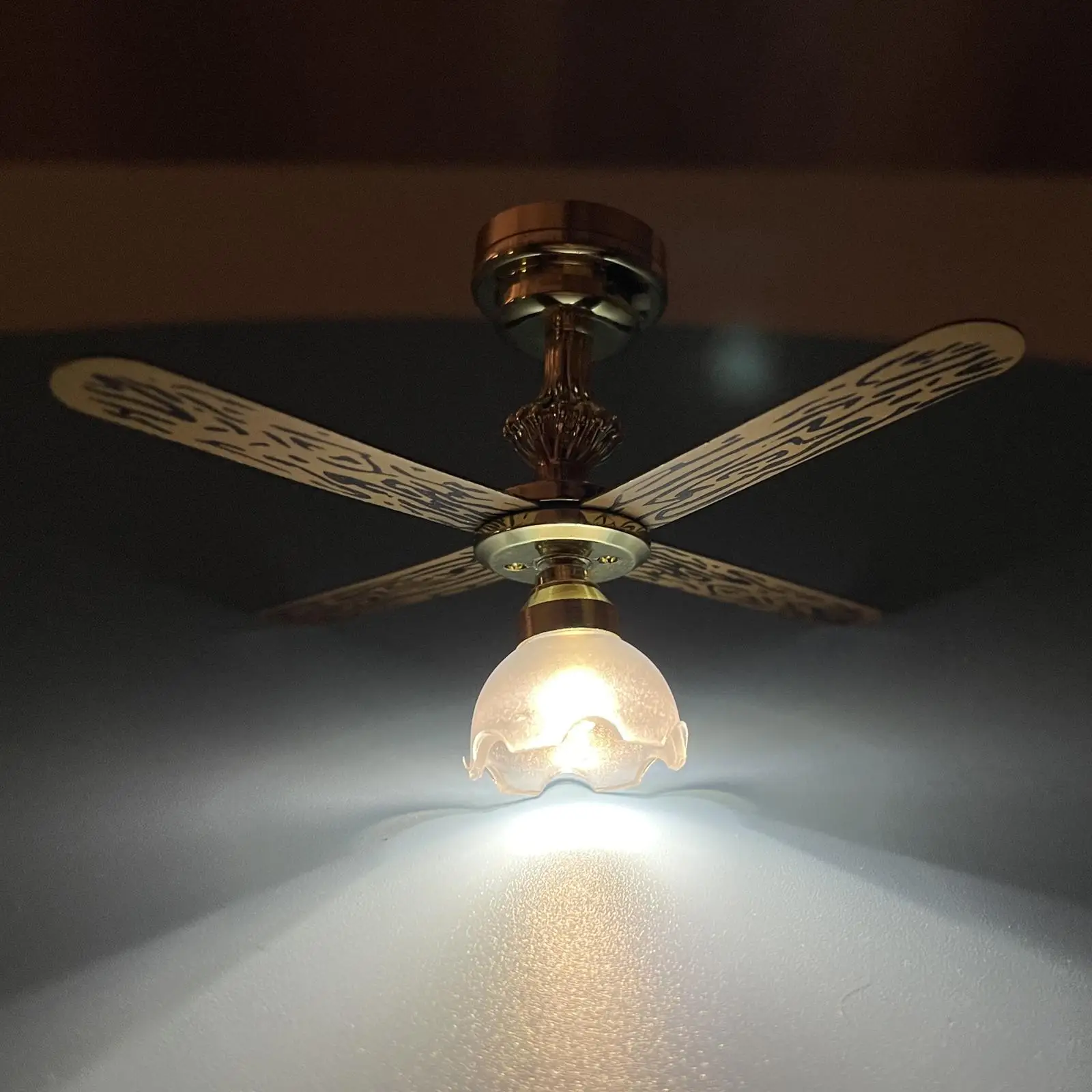 1/12  Dollhouse Ceiling Lamp Battery Powered Fan Light Lighting LED