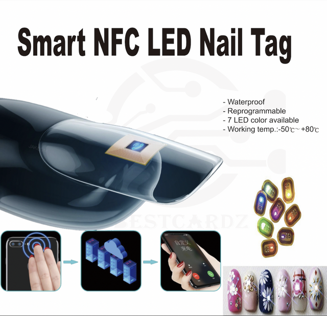 Icone lineari della tecnologia NFC impostate. chip da campo vicino,  gingillo, smartwatch, sistema di identificazione, anello, carta di credito,  adesivo, impianto manuale, manicure. illustrazioni di contorno vettoriale  isolate. tratto modificabile