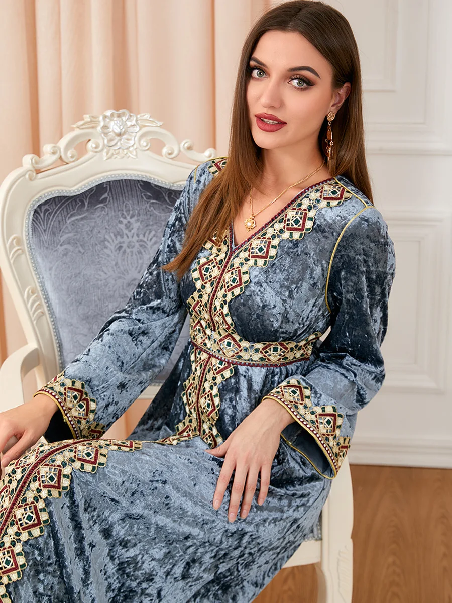 Velvet Muslim Dress Women Abaya Embroidery Morocco Party Dress Winter Thicken Split Abayas Kaftan Islam Turkey Arabic Long Robe