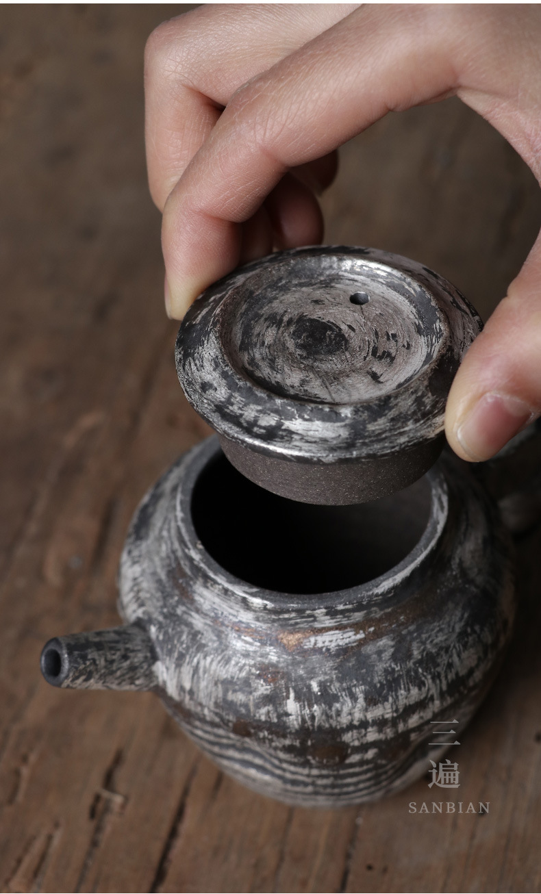 Humanistic Small Pot_05.jpg