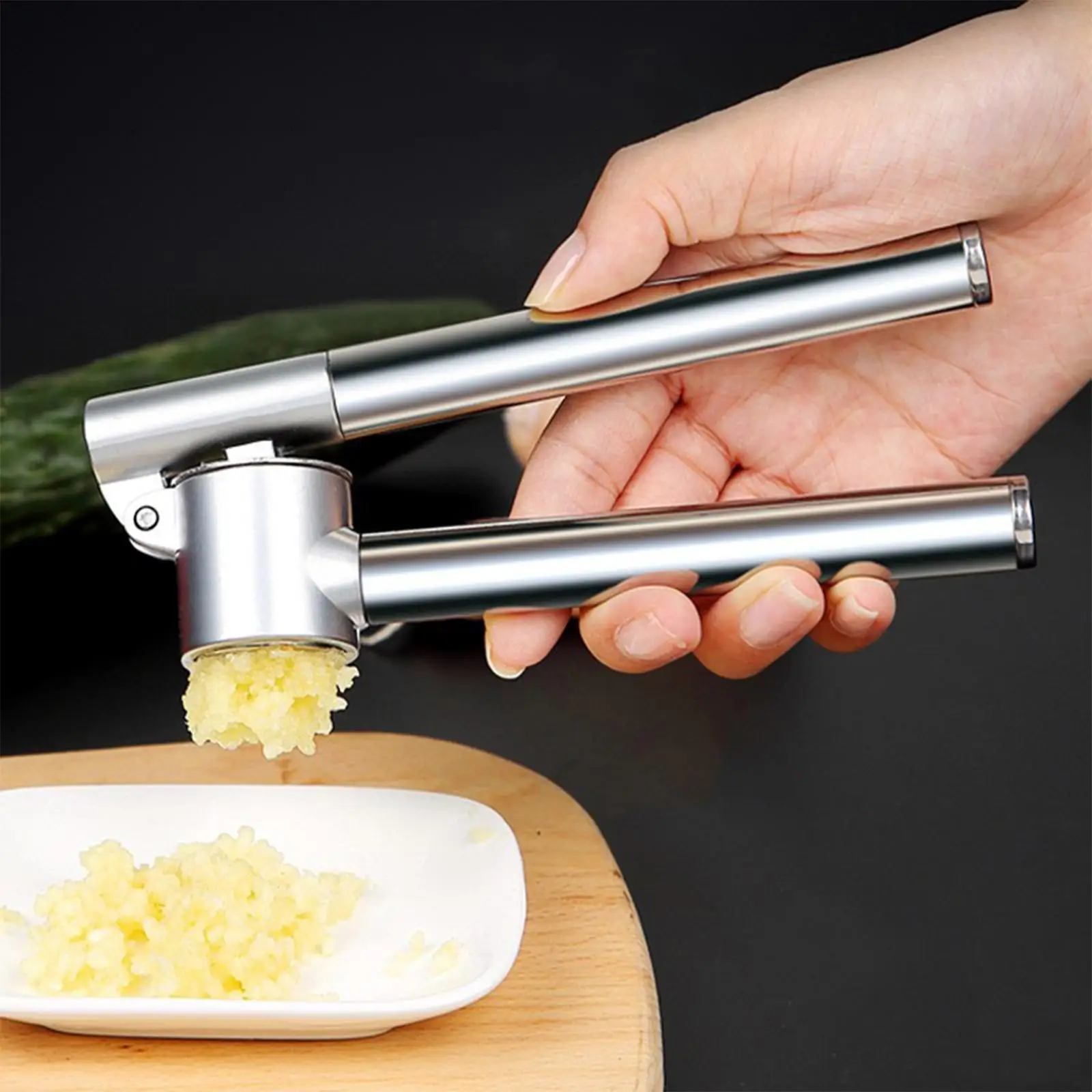 Stainless Steel Garlic Press Mincer Kitchen Tool Sturdy Ginger Mincer Squeezer Masher for Vegetables Nuts Fruits Ginger Carrots
