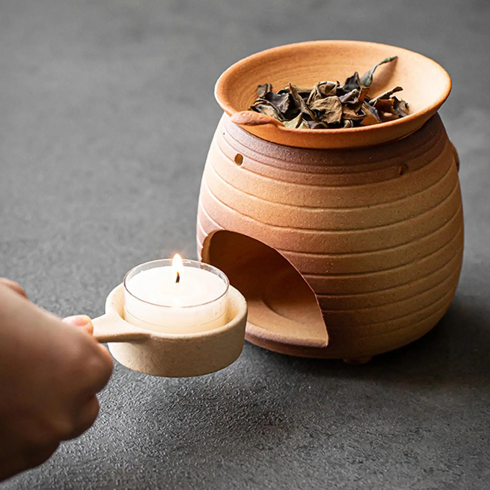 Round Ceramic Teapot Warmer Tealight Furnace with 8 Ghee Candles Roast All Kinds of Tea Candle Heating Base