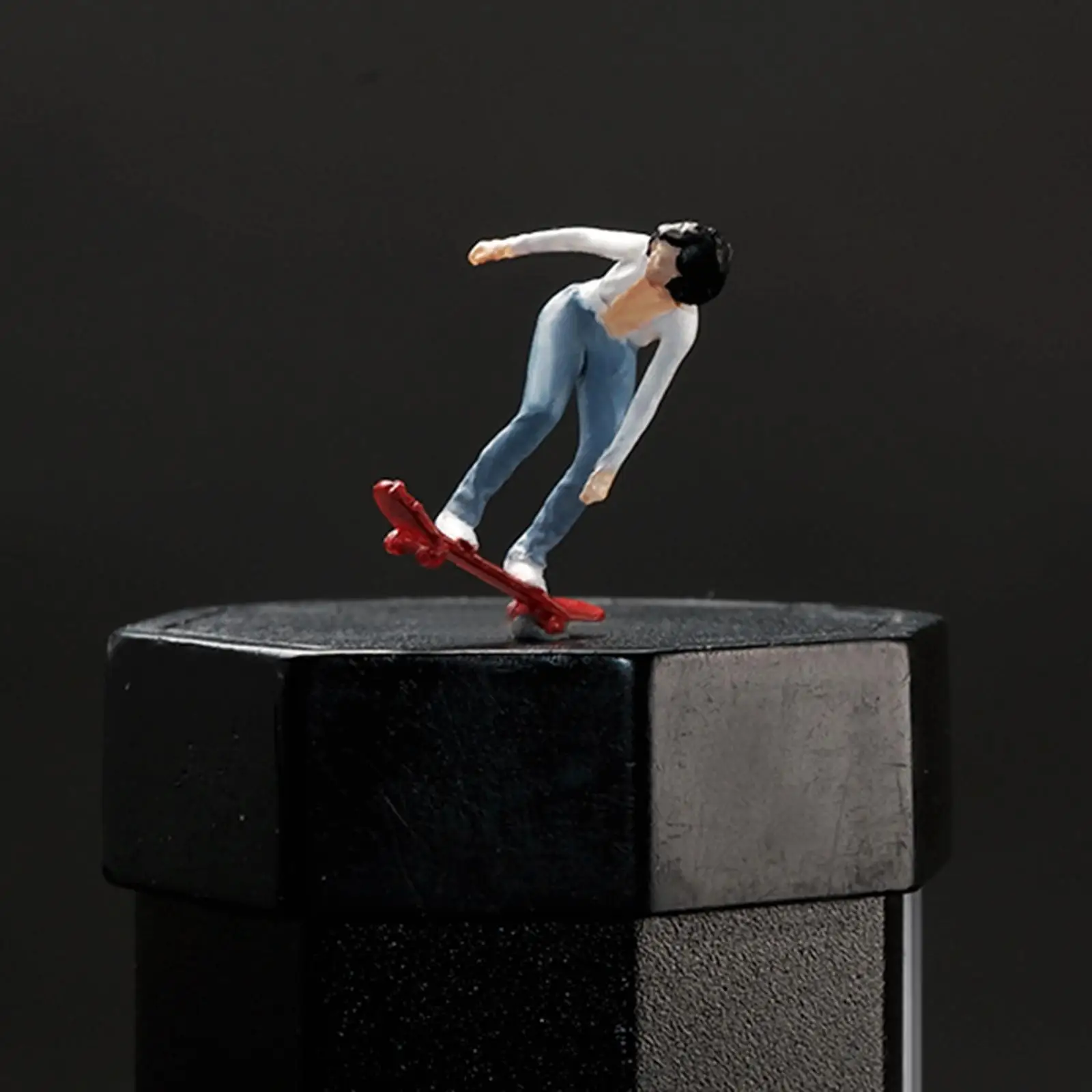 1/64 Scale Miniature Figure Painted Doll Toy Skateboard Women for Dollhouse Accessories DIY Projects Model Building Kits Railway