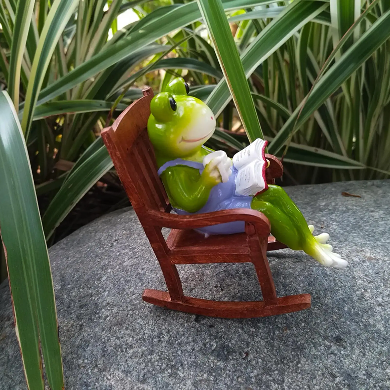 Garden Frog Statues Funny Crafts Frog Sculpture Animal Collectible Figurines Frog Figurine for Patio Tabletop Office Home