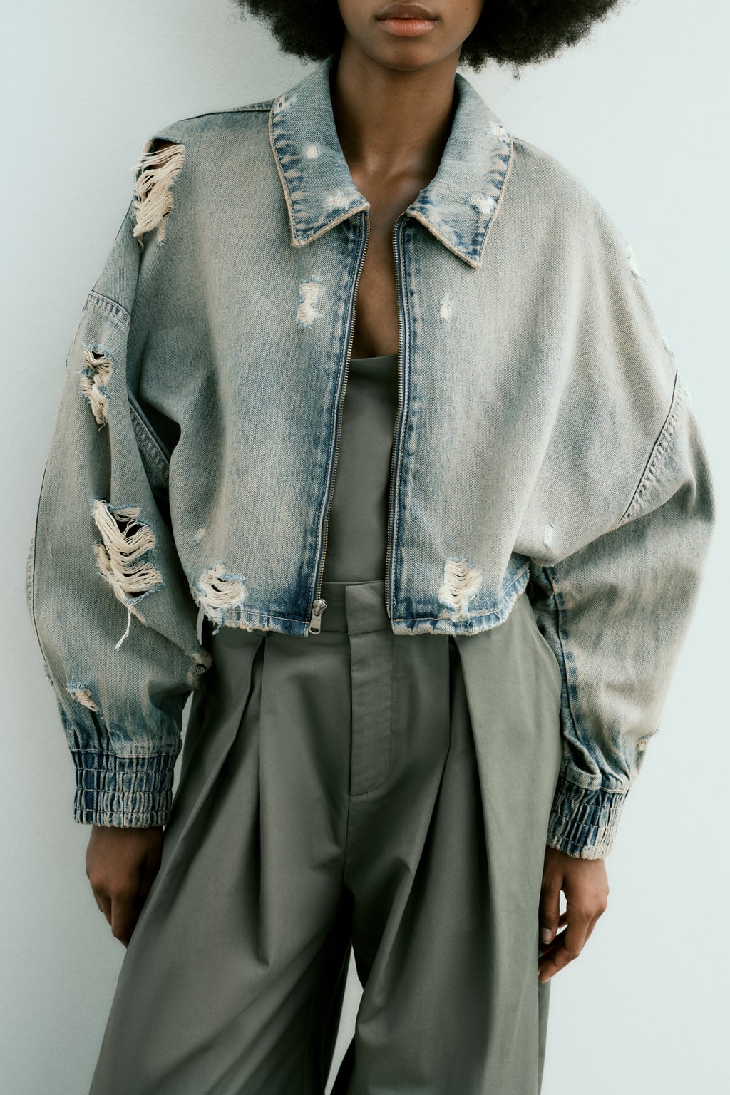 Women's Ripped Crop Denim Jacket Autumn New Lapel Long Sleeves Dropped Shoulders Washed Effect Rips Zip Cropped Jacket_voghion.com