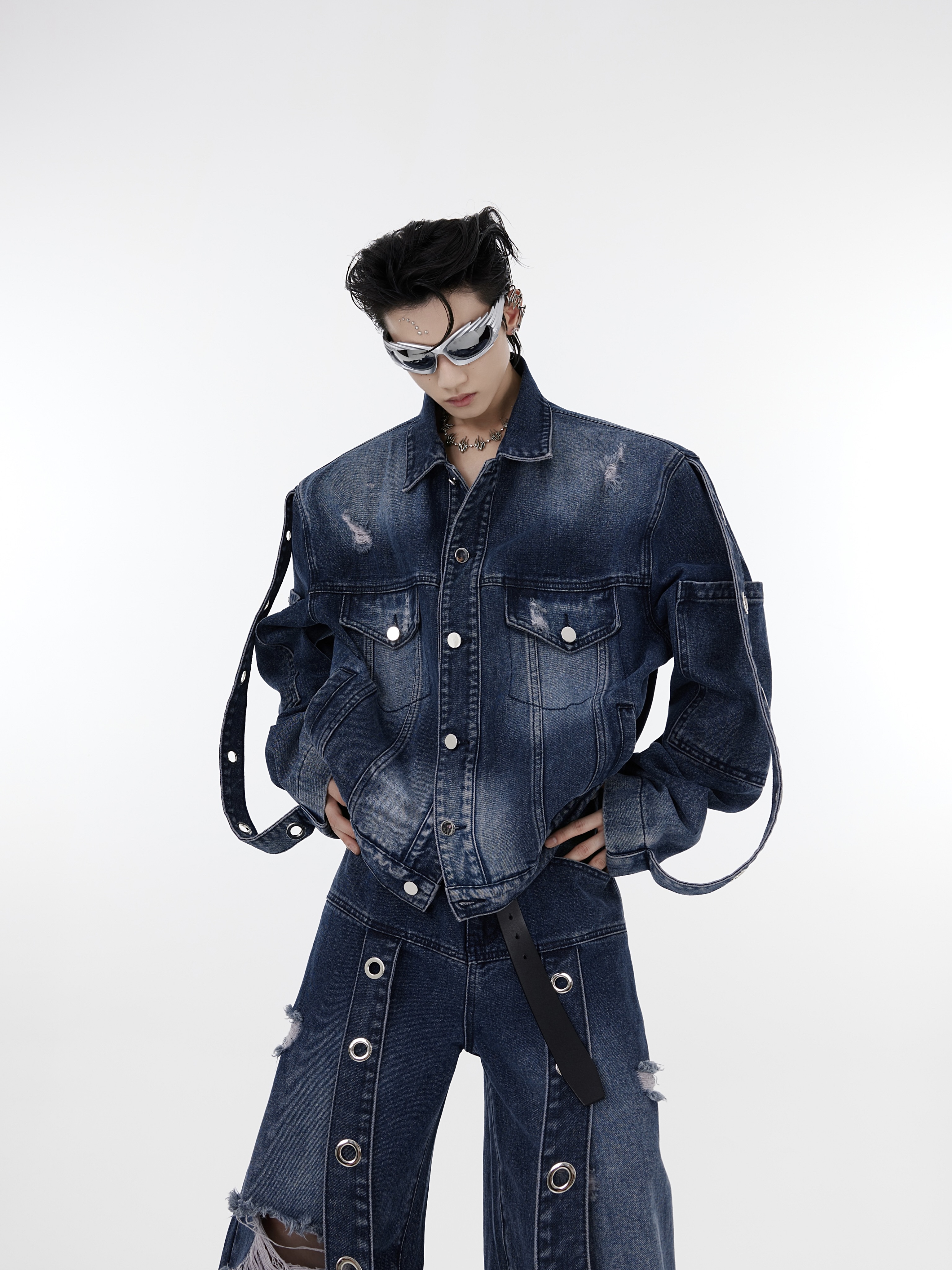 Description Picture 5 of itemWasteland Style Avant-Garde Destroyed Washed Woman Jeans Ripped Ribbon Design Sense Mop Bell-Bottom Pants Trousers for Men