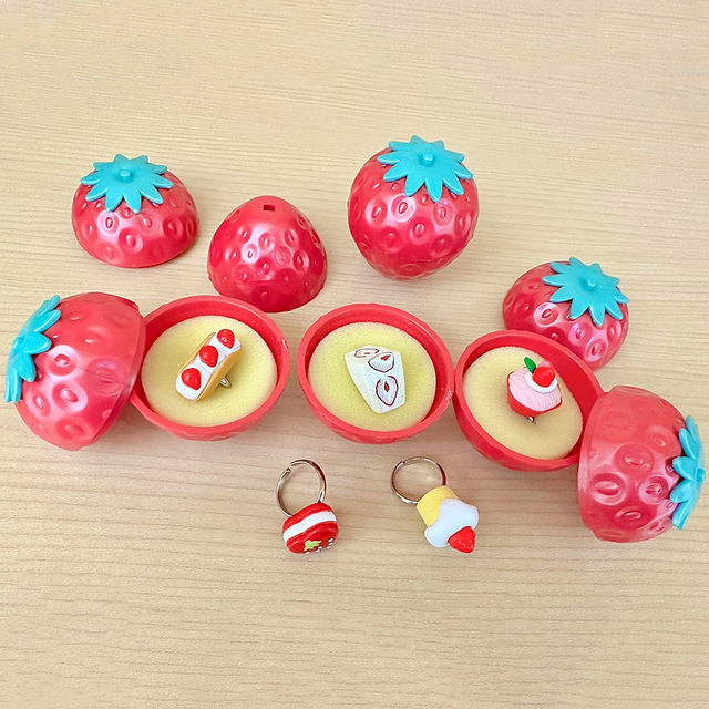 Strawberring Dessert Ring Gachapon – Hello Japan