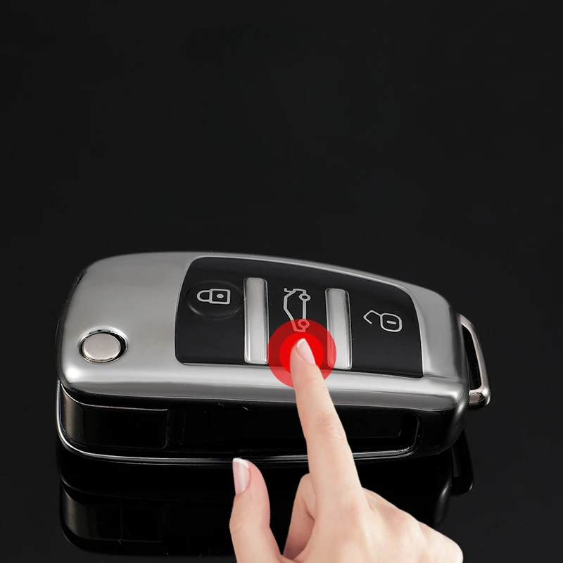 Funda de TPU colocada sobre una llave plegable Audi