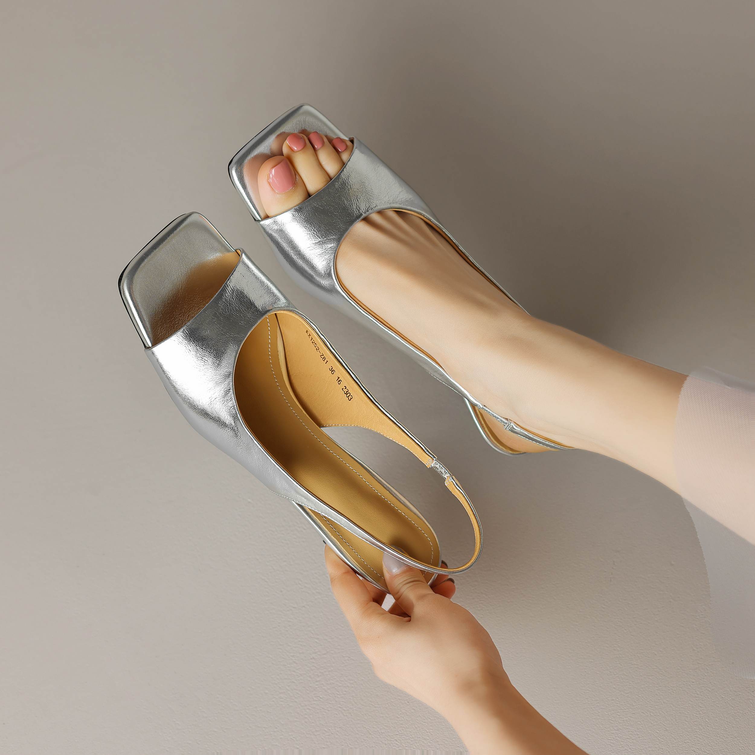 Krazing Pot Cow Leather Slip On Slingback Silver Color Peep Toe Summer Shoes Preppy Style Gorgeous Thin High Heels Sandals Women