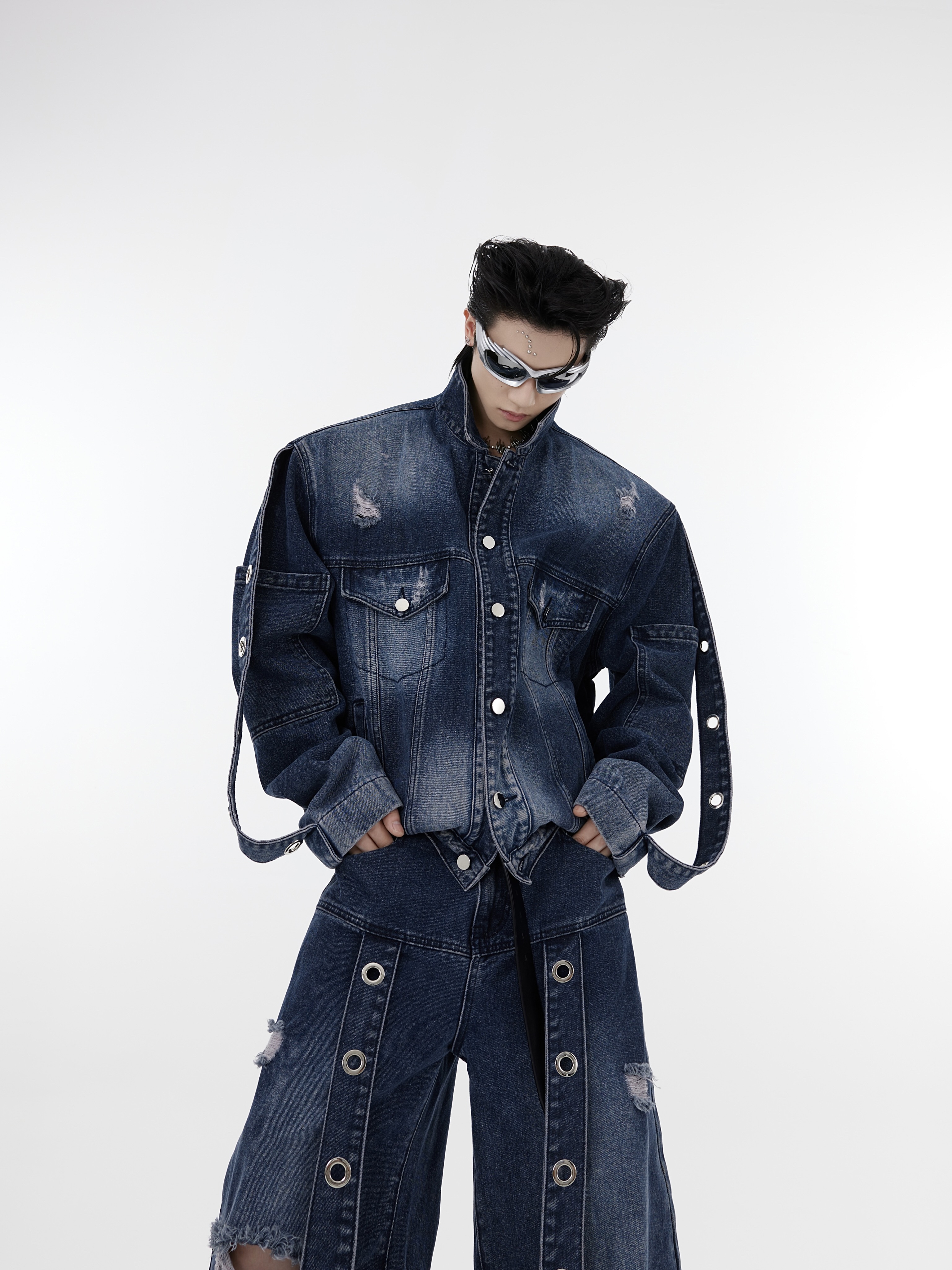 Description Picture 6 of itemWasteland Style Avant-Garde Destroyed Washed Woman Jeans Ripped Ribbon Design Sense Mop Bell-Bottom Pants Trousers for Men