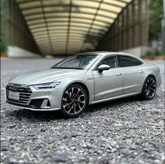 1/18 For Audi A7l 2022 Diecast Metal Model Car Boys Girls Toys