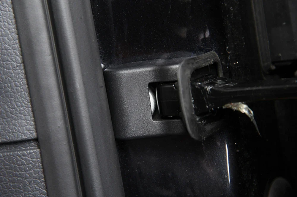 Vista adicional de las cubiertas para cerradura de puerta