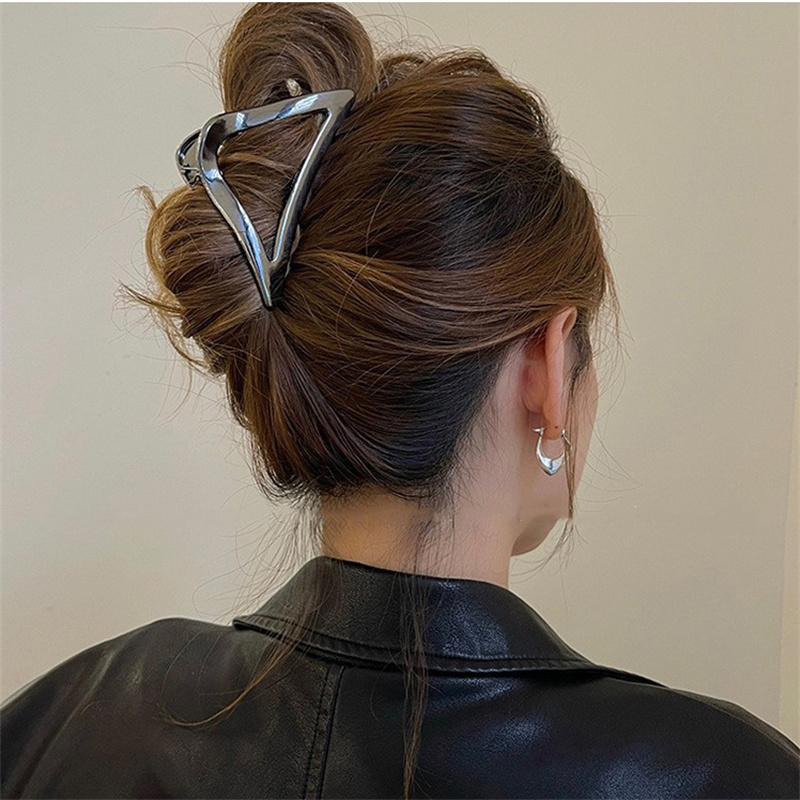 Punk Metall Gold Silber schwarz Haar Zubehör Krallen clips für Frauen Modeschmuck geometrische Dreieck fangen Krabben Kiefer Kopf bedeckung – Detail 2