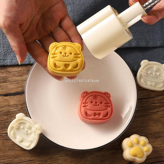 25g Plastic Mooncake Stamp Mooncake Mold Mooncake Tools Tiger/Walnut/Horse  Shape