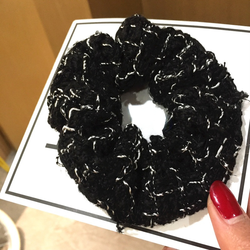 Koreanische Herbst Winter Neue Woolen Haar Krawatten Dickdarm Ring Design Weiche Schwarz Weiß Streifen Gummi Mädchen Accessoires – Detail 3