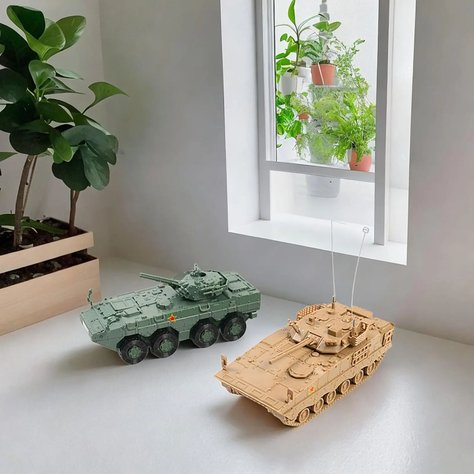 2Pcs 1/72 Tank Model Building Kits Ornaments Armored Vehicle Mini Vehicles Tabletop Decor for Friends Boys Family Girls Children