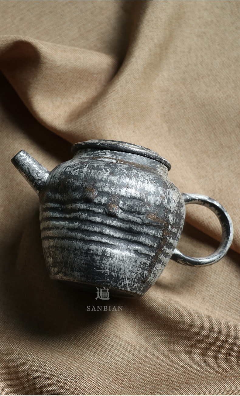 Humanistic Small Pot_04.jpg