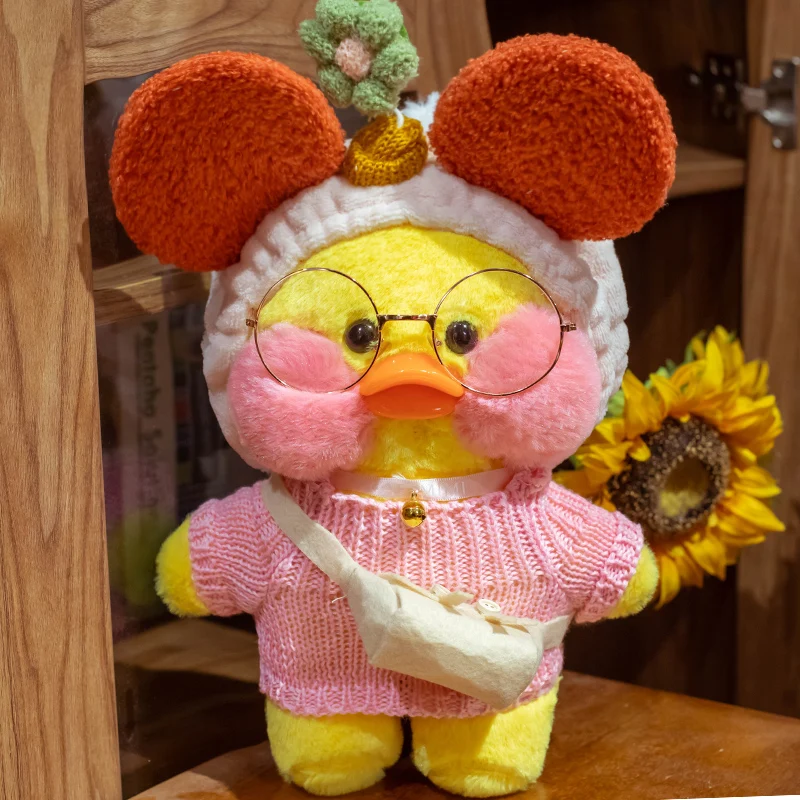 Nếu bạn yêu thích các con vật đáng yêu, thì Vũ con LaLafanfan Cafe Duck Plush Toy là một trải nghiệm thú vị không thể bỏ qua. Với một màu vàng tươi sáng và bộ lông dày, chú Vũ con này sẽ là người bạn đáng tin cậy trong mọi cuộc phiêu lưu của bạn.