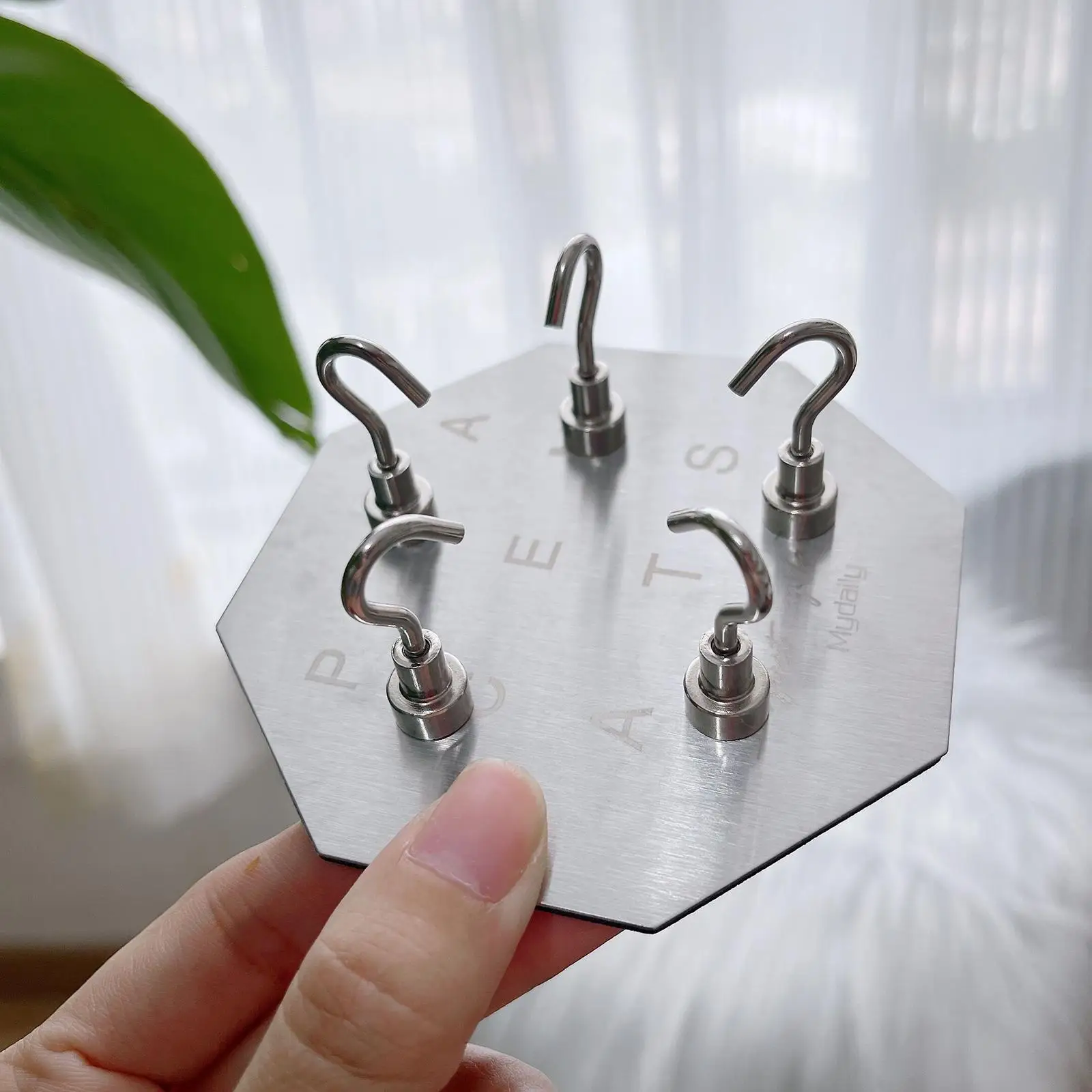 Acrylic Nail Practice Stand with Magnetic Base Fingernail Holders Reusable Stainless Steel Training Nail Art Display for Salon