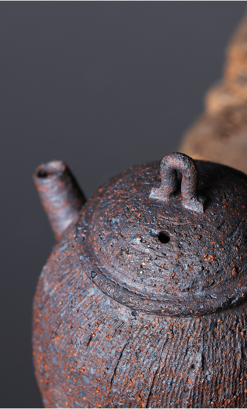 Mujin Pot_07.jpg