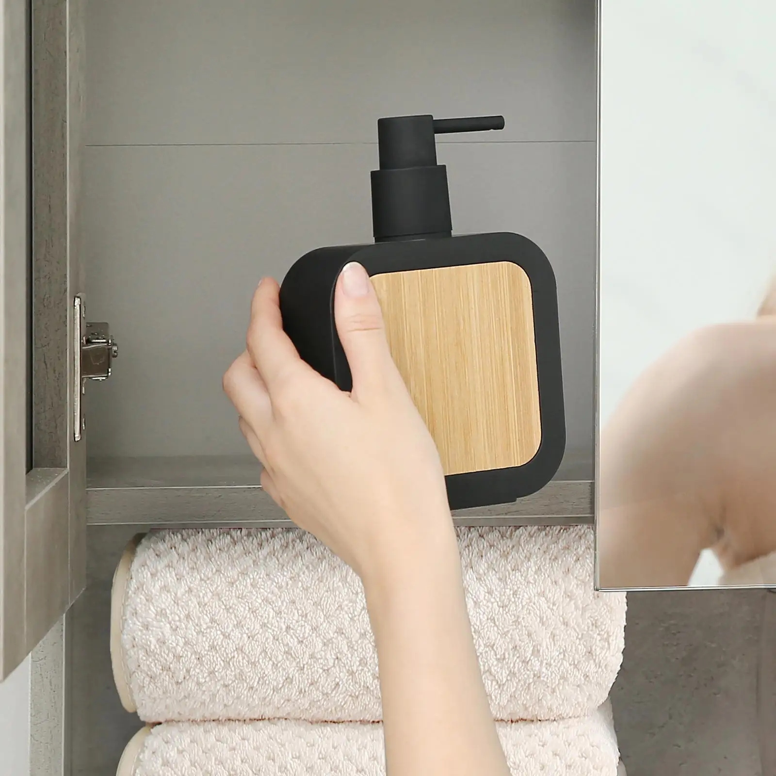 390ml Soap Dispenser Manual for Makeup Liquid Shower Shampoo