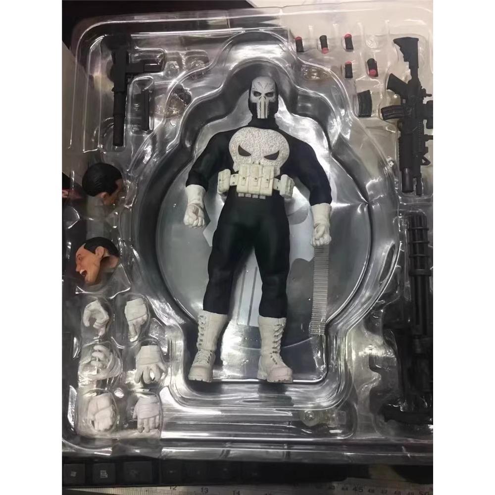 Mezco The Punisher Frank 1/12 Scale Collectible Deluxe ver