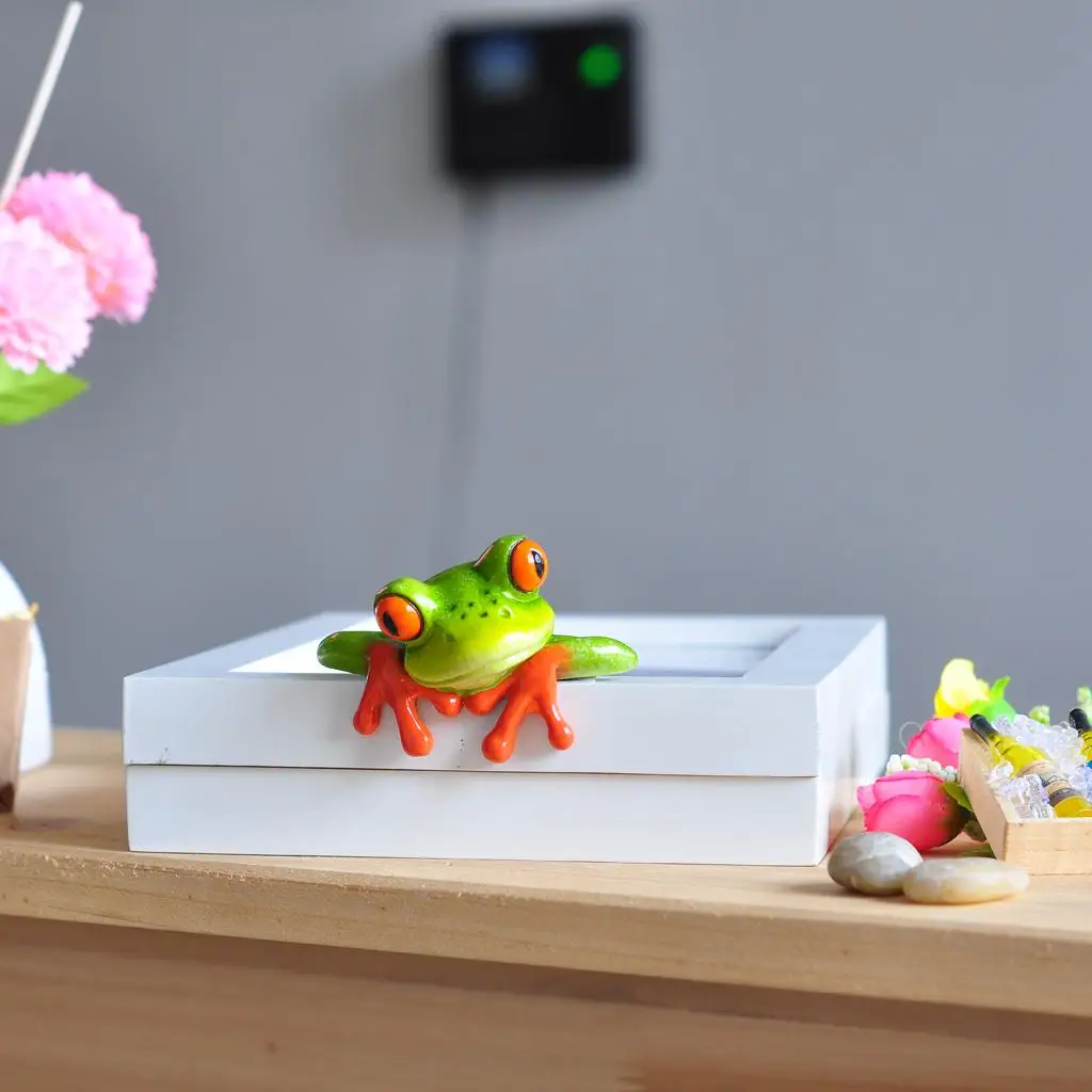 Resin Creative 3D Craft Frog Decoration Office Desk Computer Decoration Gift Home Room Display Garden Lawn Ornament