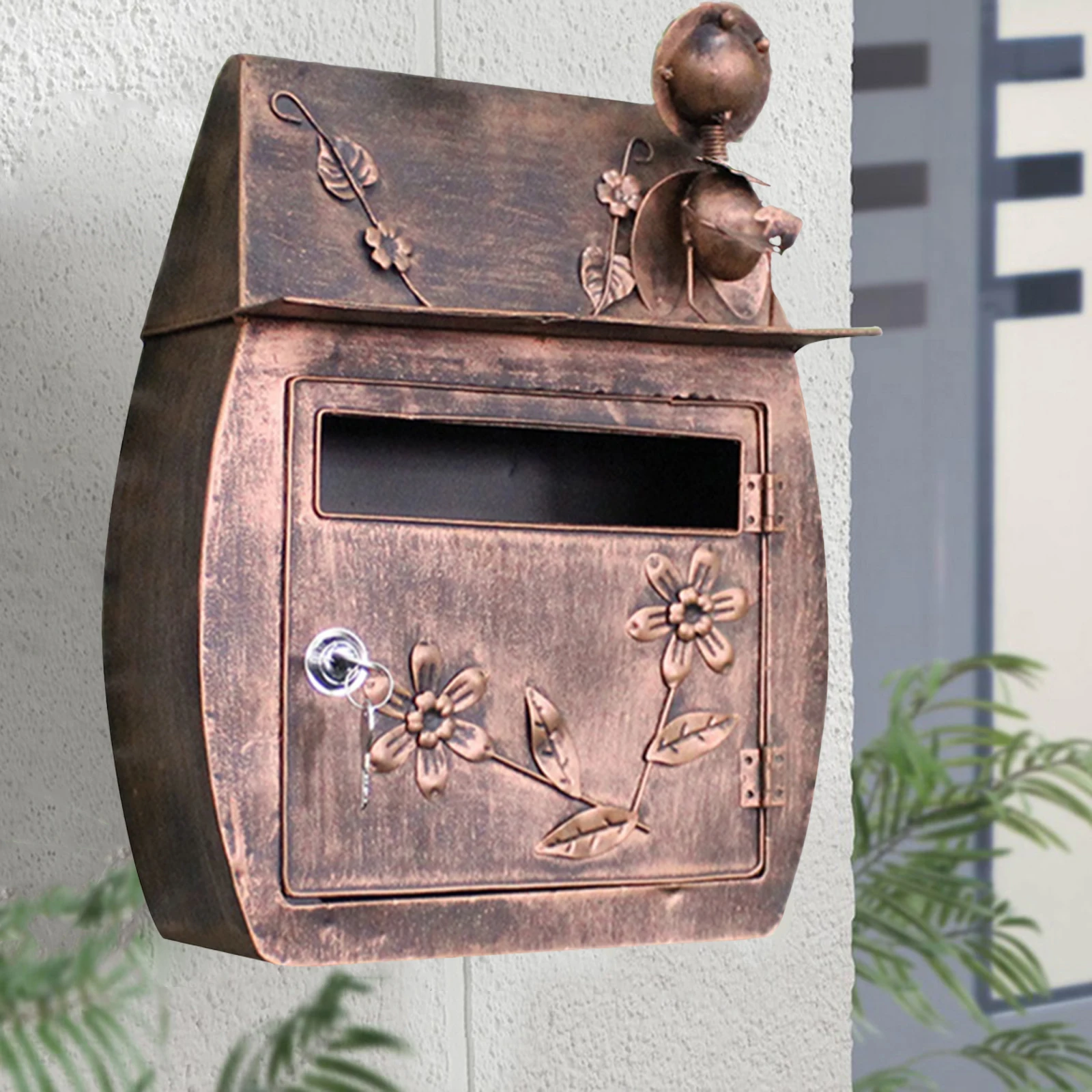 Vintage Pastoral Outdoor Iron Mailbox Lockable Wall Mounted Post Box Key Mailbox Rainproof Letterbox for Outdoor Garden Decor