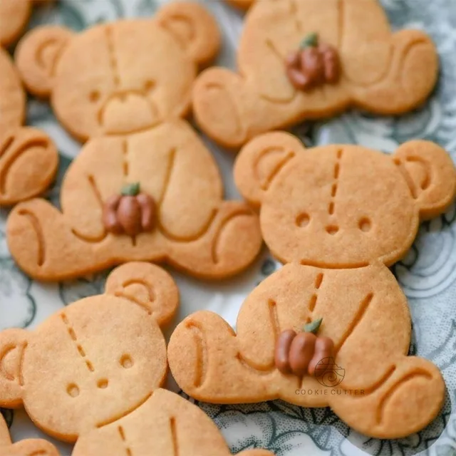 Cartoon Bear Cookie Cutter and Fondant Embosser 3D Cute Animal Little Bear  Shaped Biscuit Cutting Mold DIY Cake Baking Supplies
