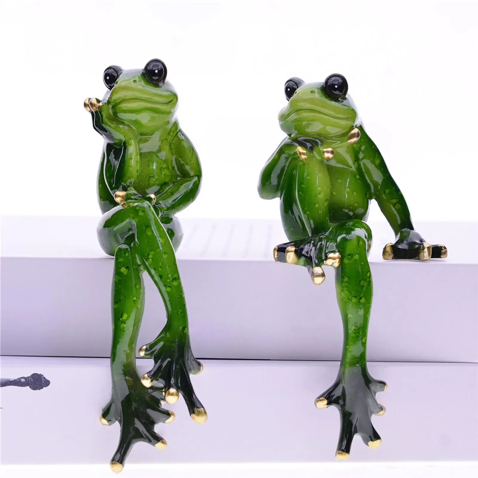 2 Pieces Decorative Frog Figurine Animal Sculpture for Decoration Gift