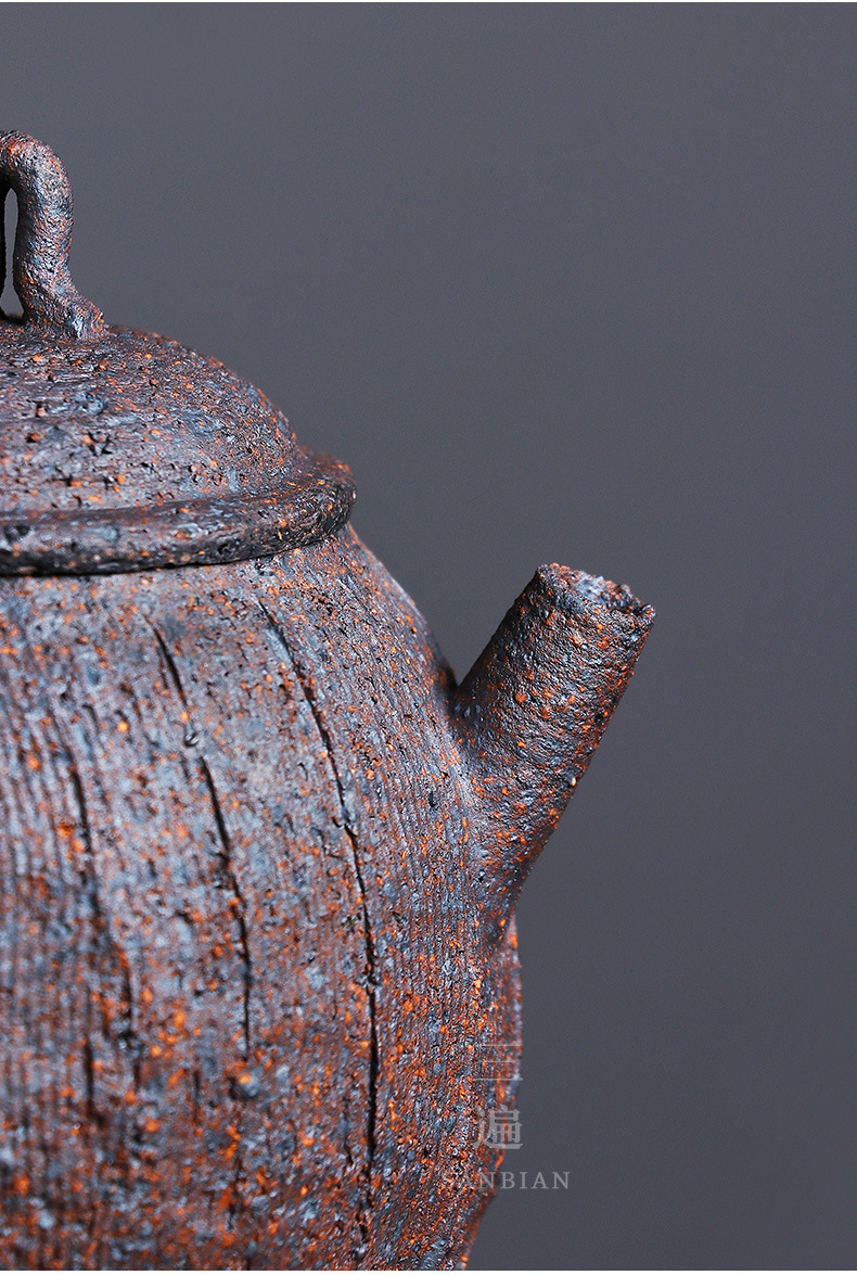 Mujin Pot_06.jpg