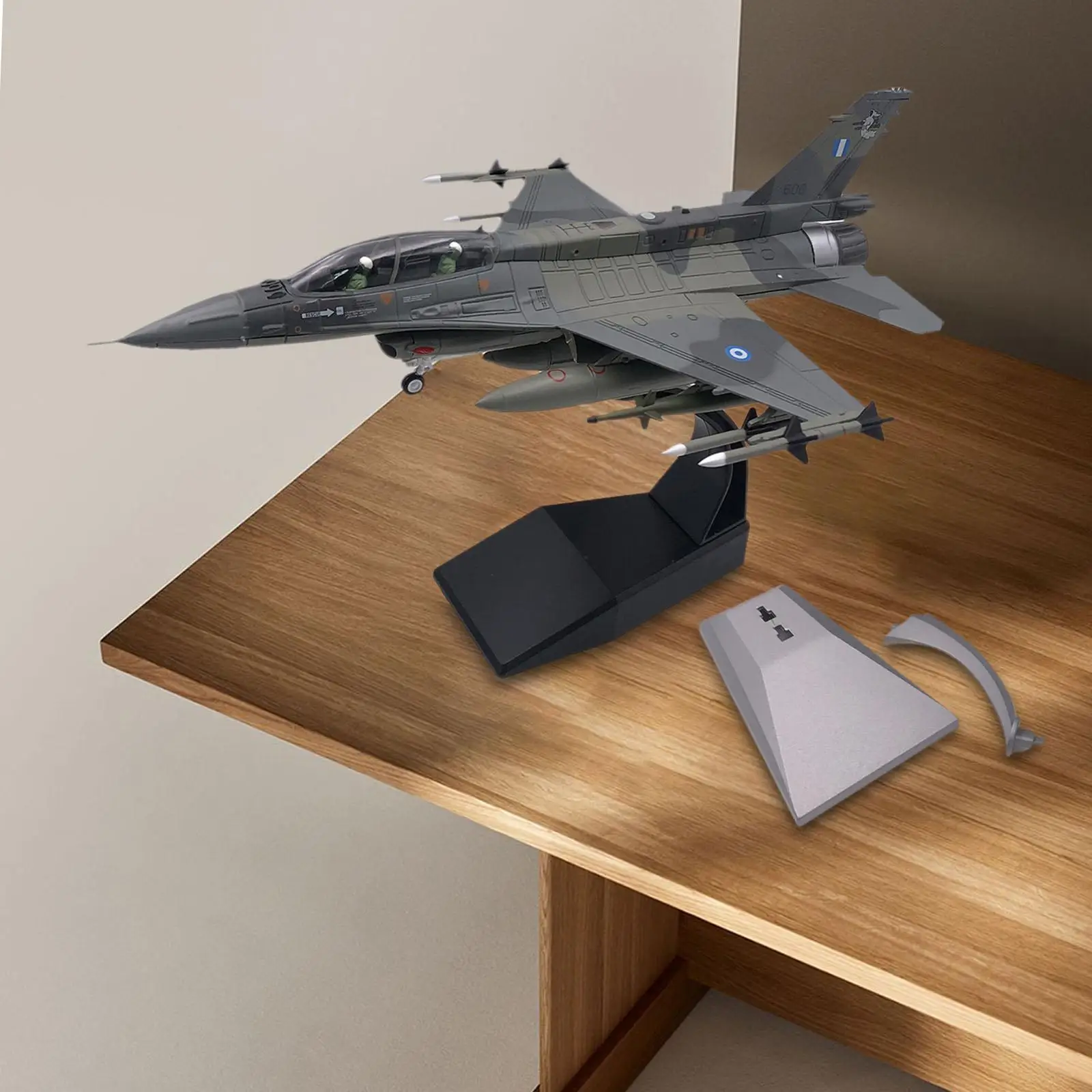1/72 Scale F16D Fighter with Base Desktop Decoration Gift Aviation Commemorate Plane Model for Home Bedroom Office Shelf Bar