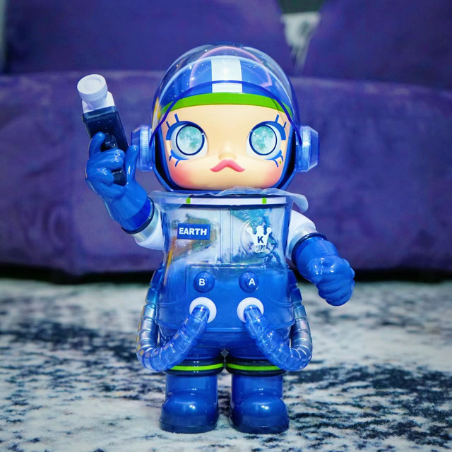 Molly Planet Series MEGA Space Molly 400% Action Figure Doll