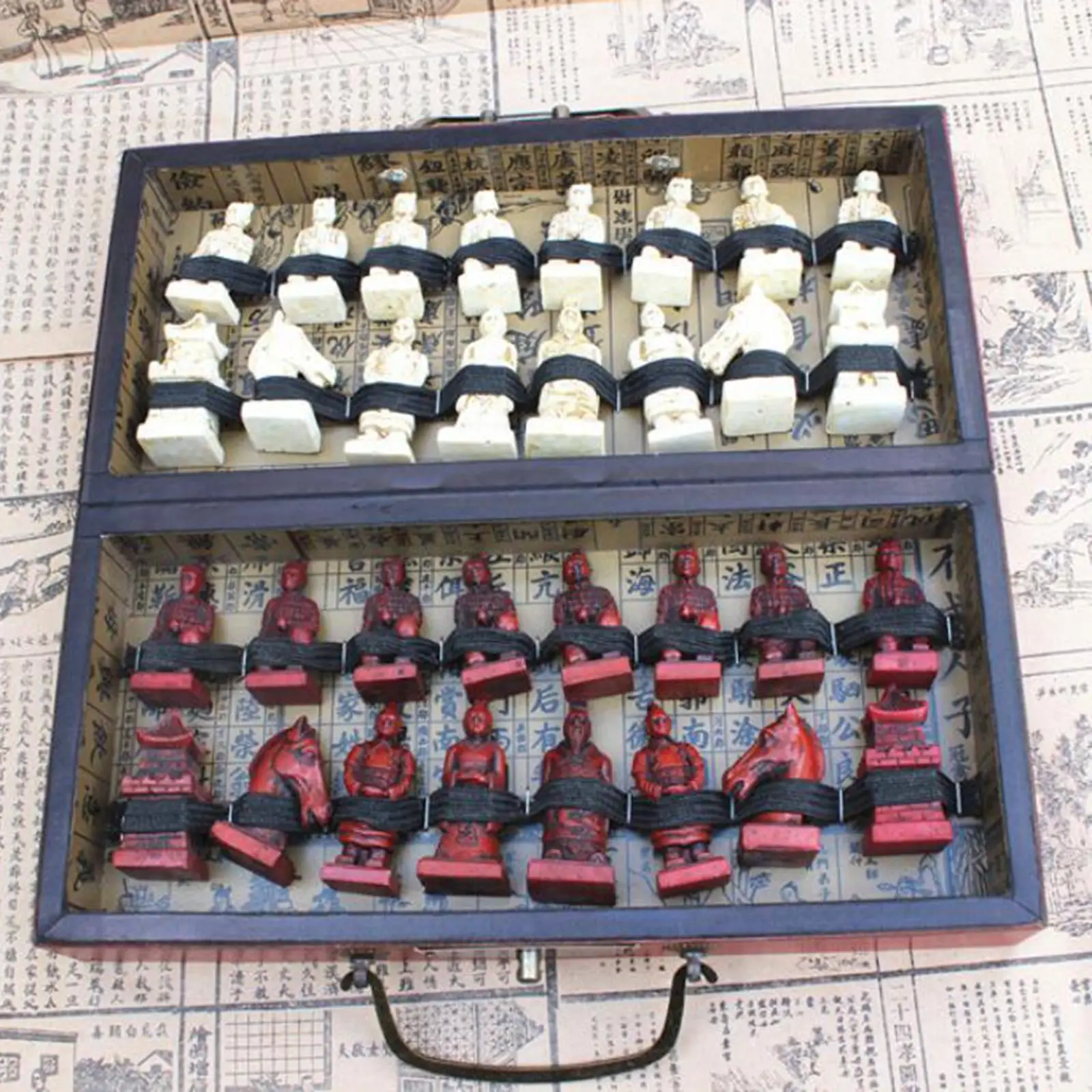  Set with Storage Drawers 32 Resin Carved Chessman Board Game