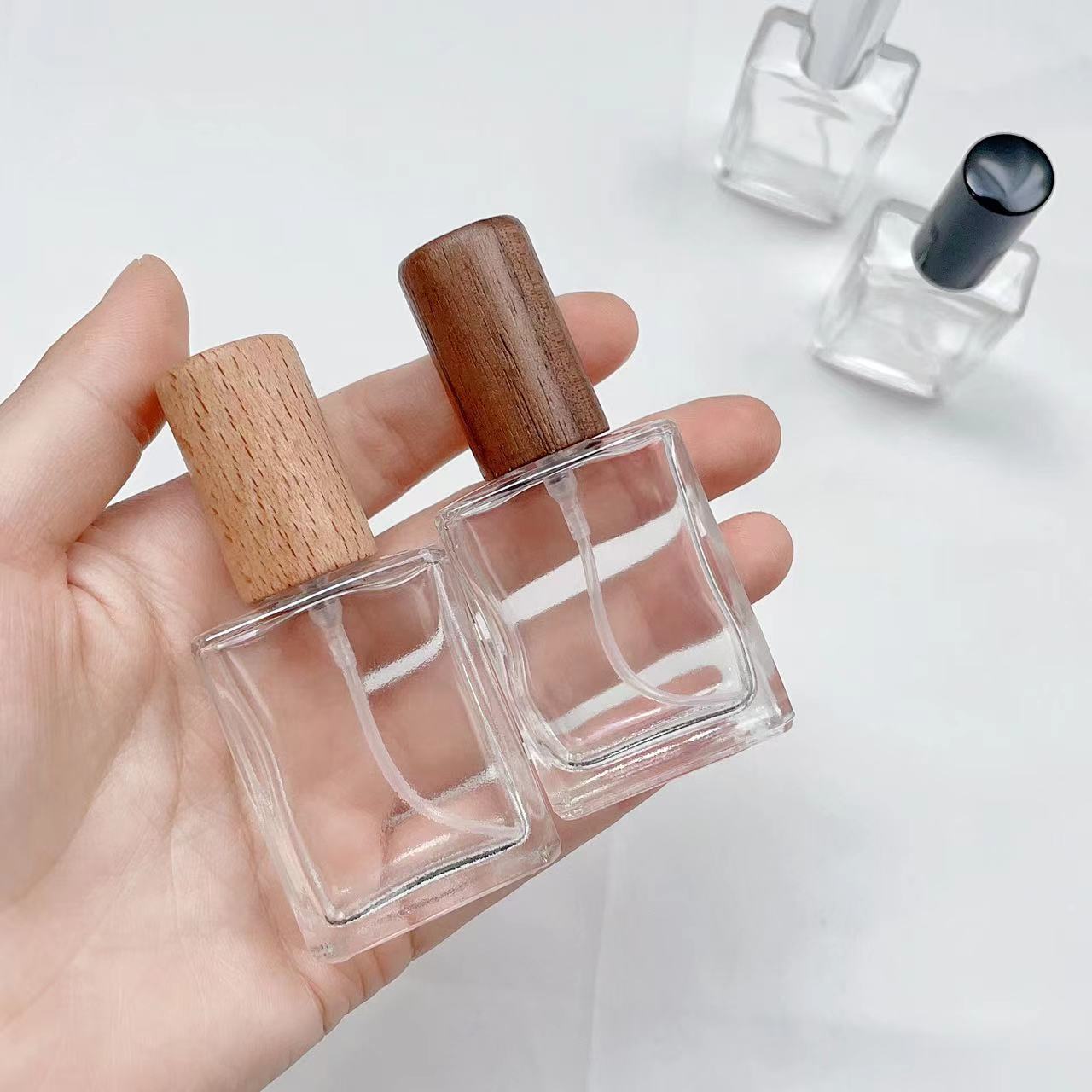 Best of 15ML Portable Travel Flat Square Transparent Perfume Atomizer Fine Mist Spray Bottle Empty Glass Refillable Container Wooden Lid Reviews & Tips