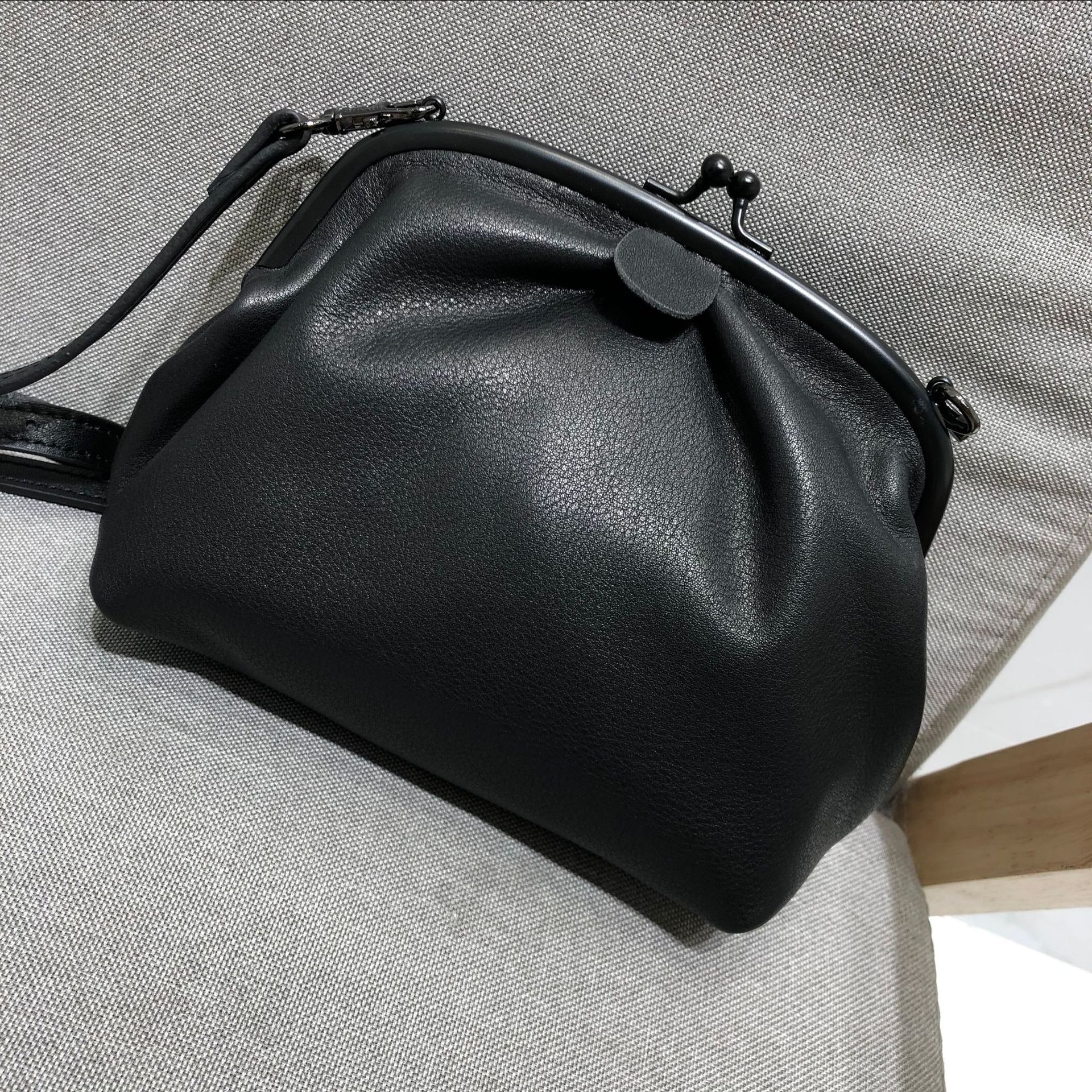 Vintage Leder handgemachte Oberschicht Rindsleder Umhängetasche Umhängetasche Damen Brusttasche Fanny Pack kleine Tasche Clip Bag – Detail 1