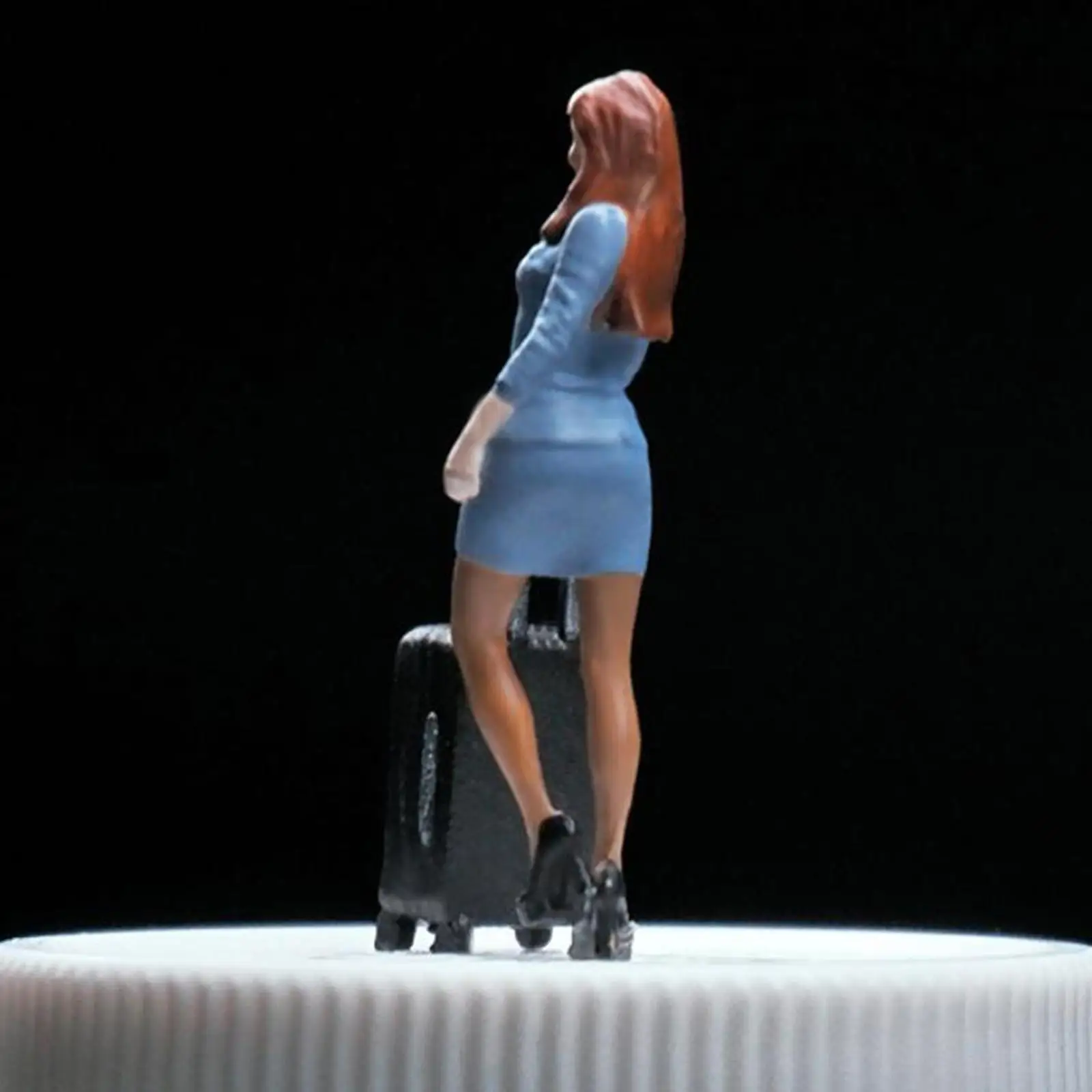 1/64 flying Attendant Model Girl People Figurine Painted Figures for Train Station Layout