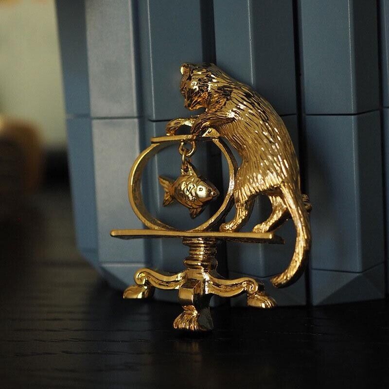 Vintage Barock Kätzchen Brosche Einfache Matte Metall Katze Emaille Pin Mode Tier Pins Kleidung Zubehör Bankett Party Geschenke – Detail 5