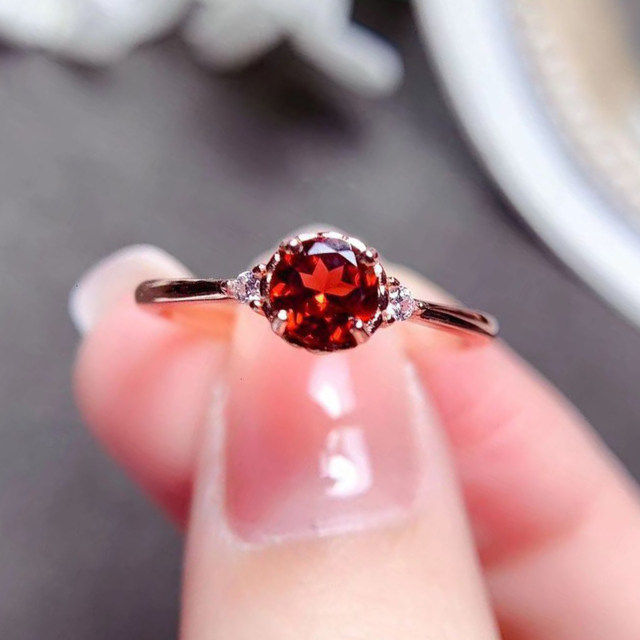 スワロフスキー　リング　指輪　Chic Multi Red レッド　正規品　美品 スワロフスキー Chic Multi Red リング｜Yahoo!フリマ（旧PayPay