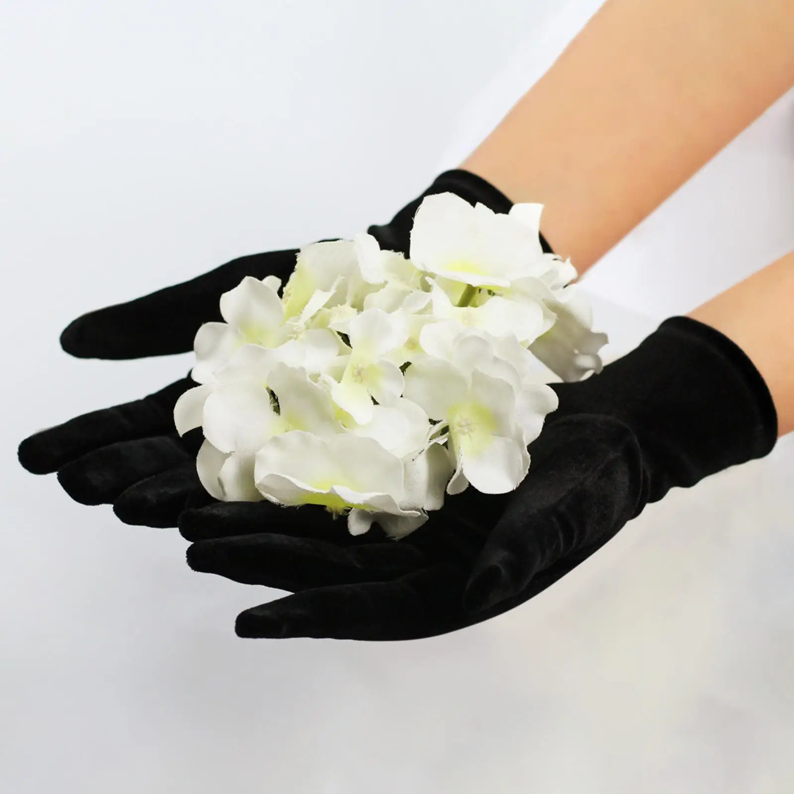 Fashion Short Velvet Gloves Bride Gloves Full Finger Dancing Gloves for Evening Banquet Dress Tea Party Wedding Accessories