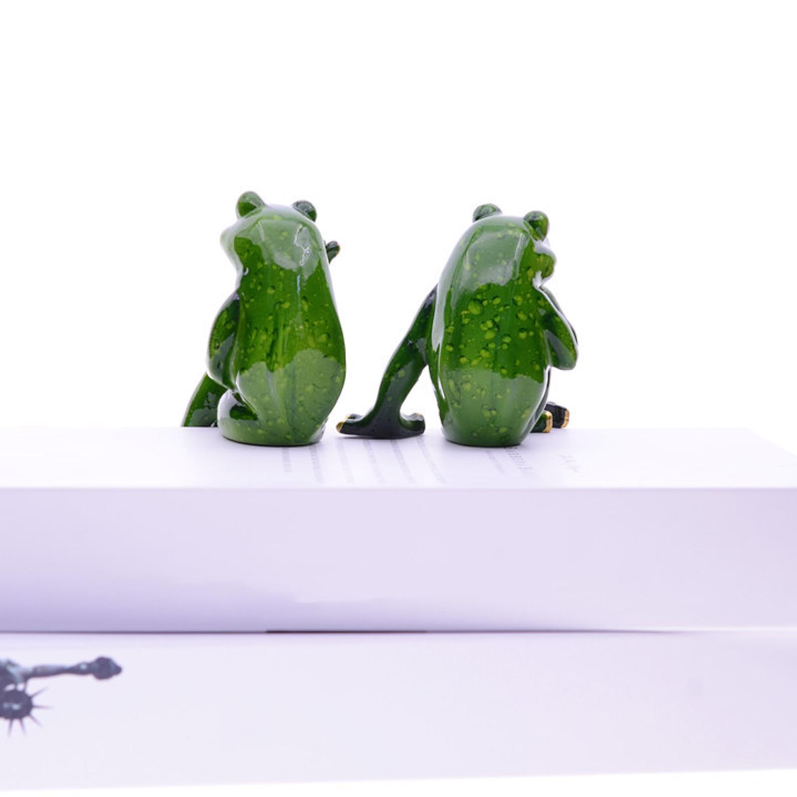 2 Pieces Decorative Frog Figurine Animal Sculpture for Decoration Gift