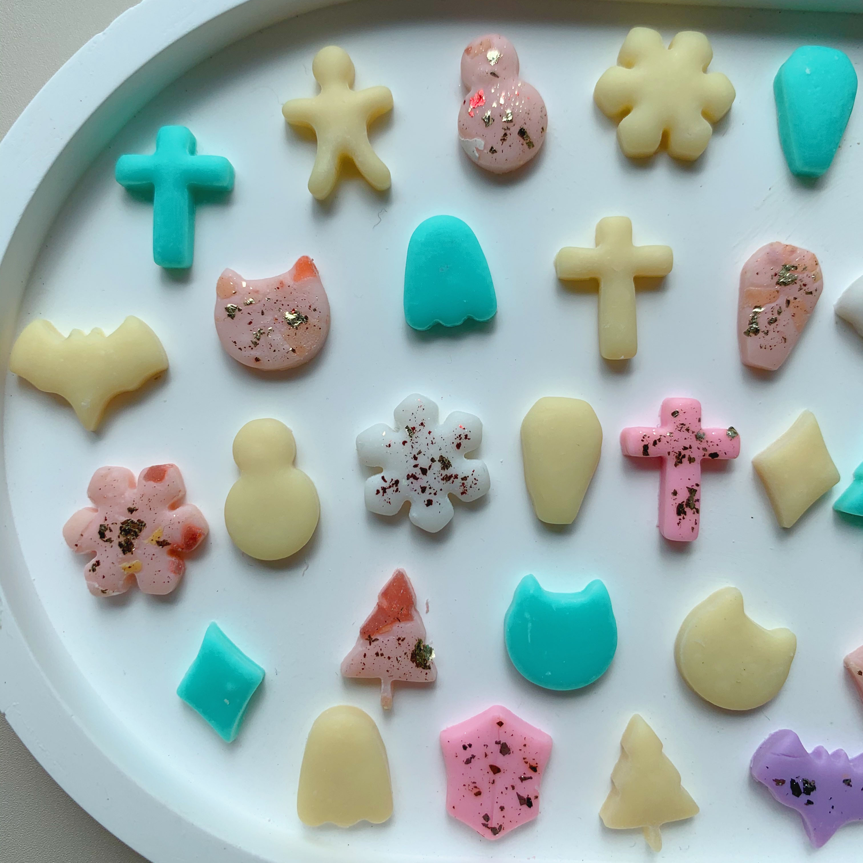 Description Picture 6 of itemChristmas Halloween Theme Snowman/Bat/Tree Shape Mini Polymer Clay Cutters Clay Cutting Mold For DIY Earrings Jewelry Decoration