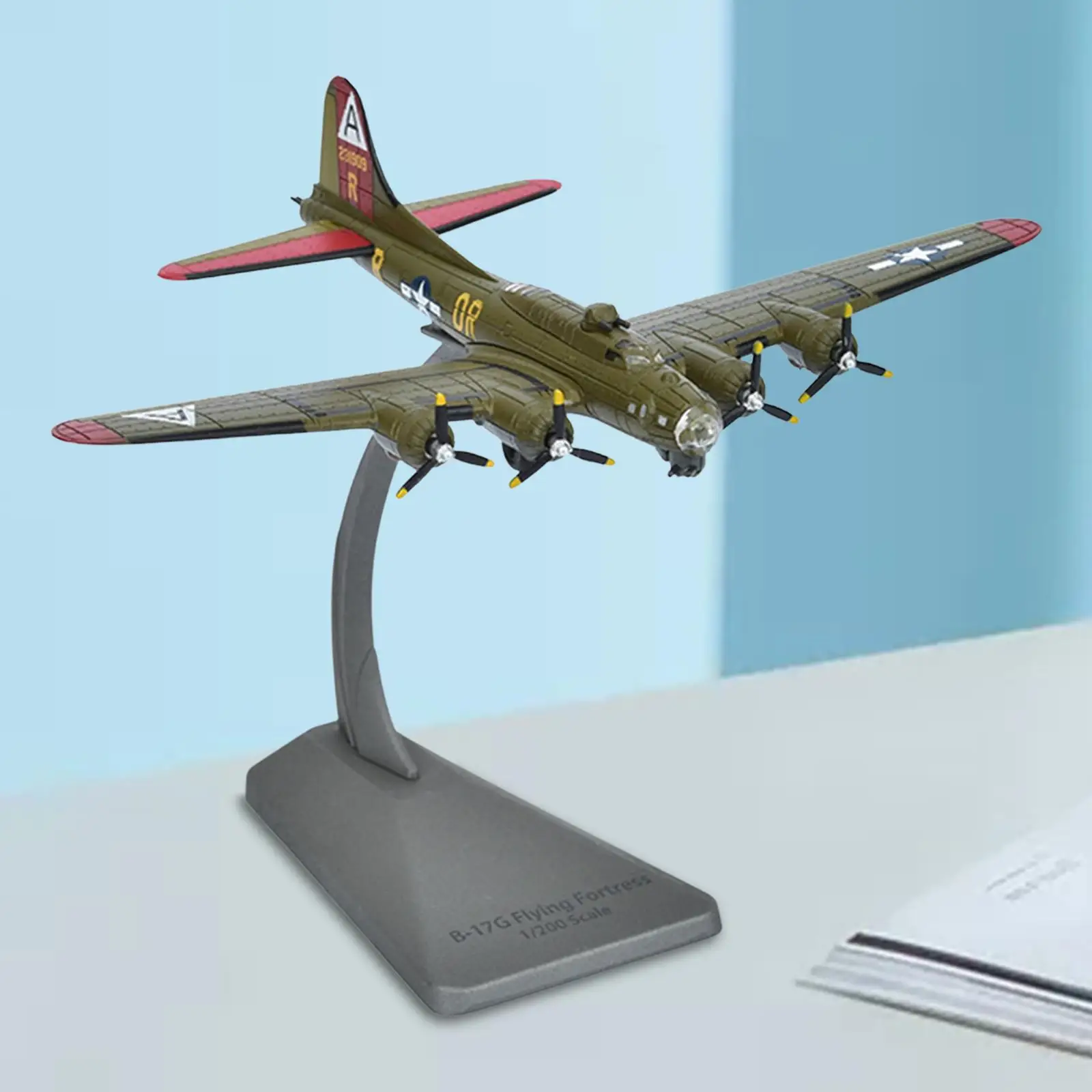 Alloy 1/200 B 17 Fighter Diecast Model Gift Desktop Decoration Retro Plane Model with Display Stand for Bar Home Shelf