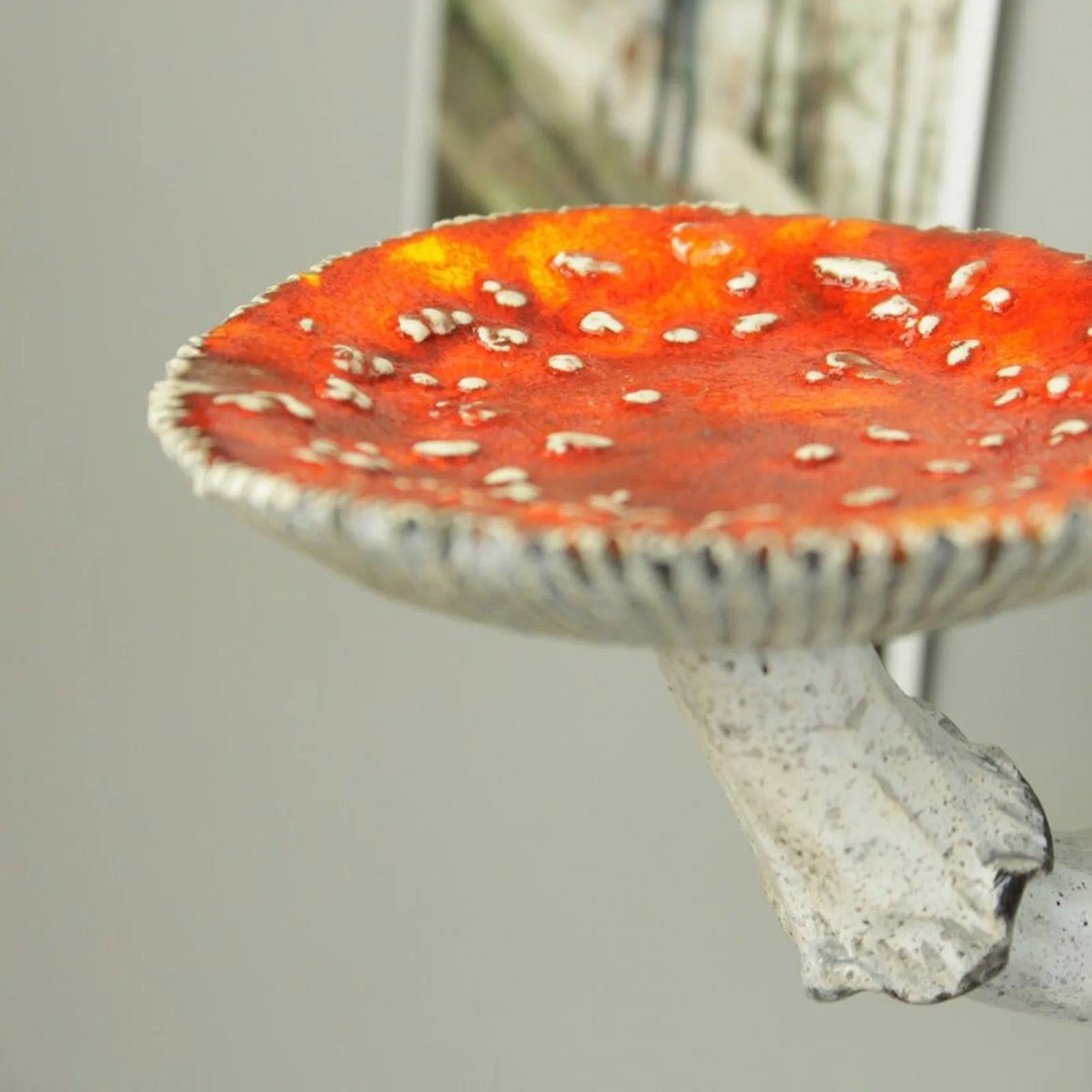 Mushroom Hanging Shelf Resin Wall Floating Shelf Amanita Mushroom Shape Home Decor Ornaments for Wall Hanging Shelves 2022