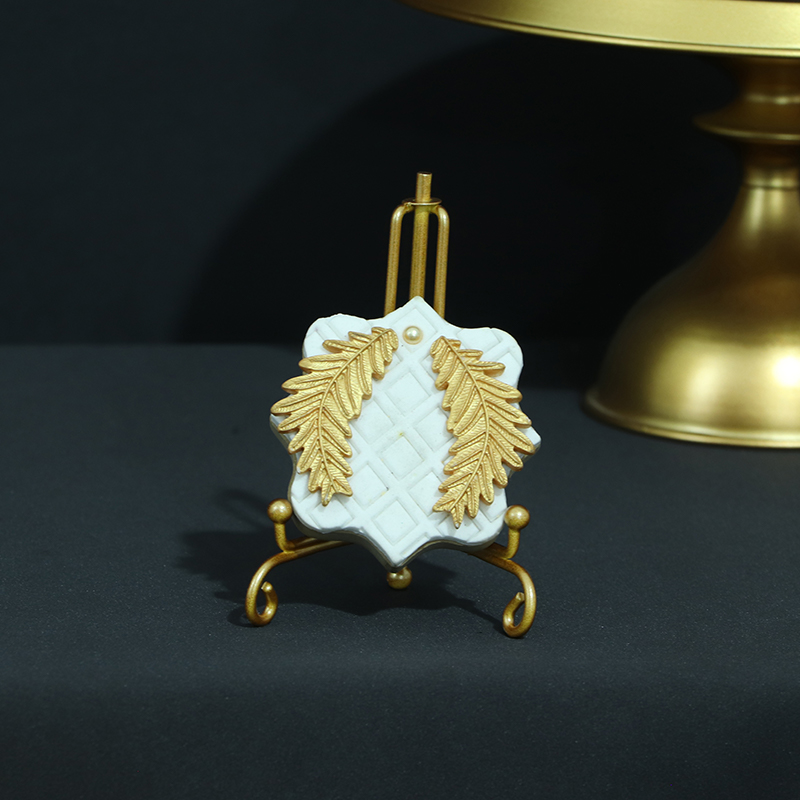 Description Picture 5 of itemEuropean Style Gold Light Luxury Dessert Table Ornament Set Wedding Decoration Props Dessert Cake Plate Macaroon Display Stand