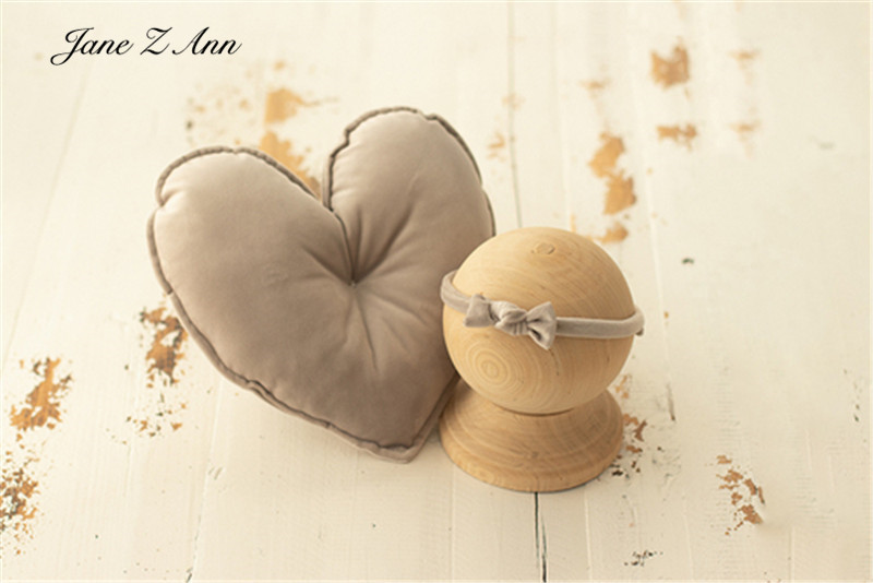 Buntes Liebes-Samt-Kissen + Schleifen-Stirnband-Set, Herzförmiges Baby-Requisit für Neugeborenen-Fotografie – Detail 10